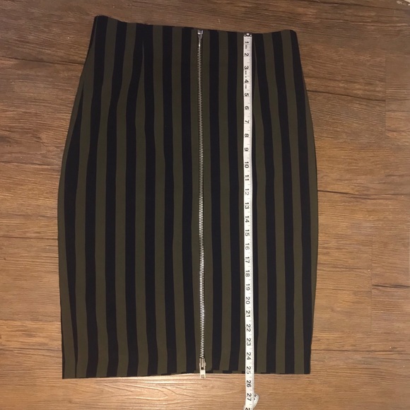 Zara striped midi zip up pencil skirt - Picture 2 of 3